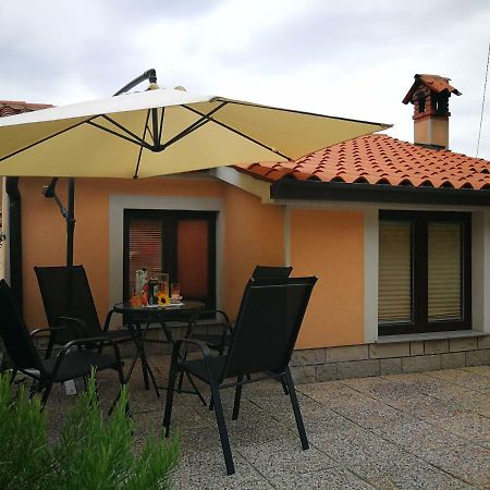 House Ceh Villa Črni Kal Dış mekan fotoğraf