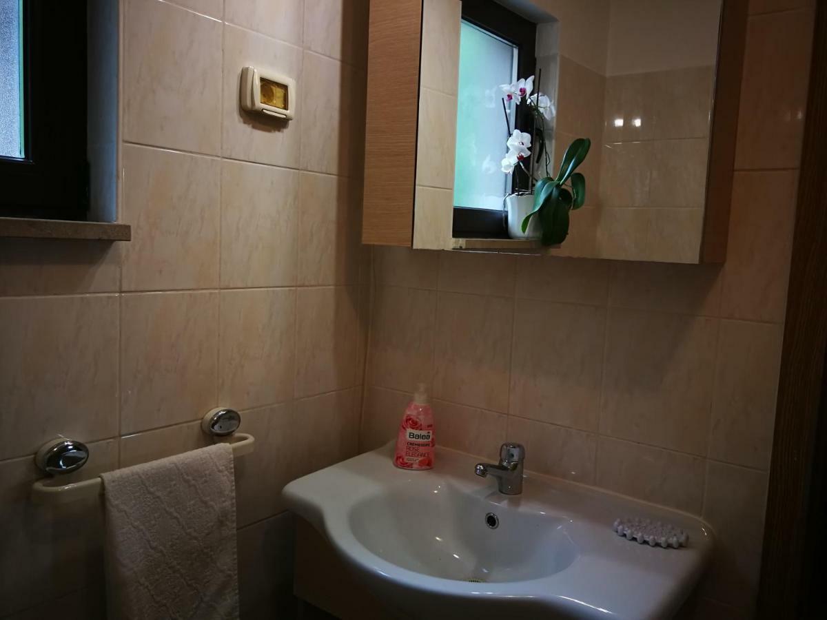 House Ceh Villa Črni Kal Dış mekan fotoğraf
